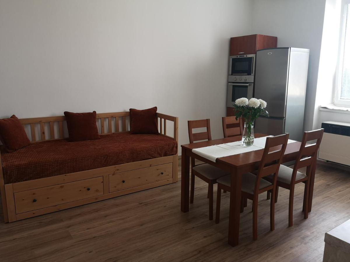 Fine Apartment In Centrum Of Slany With Aircondition Ngoại thất bức ảnh